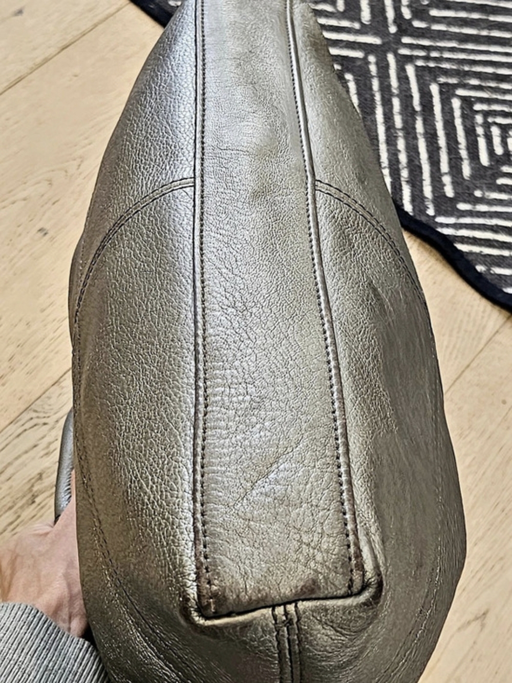 Vintage Banana Republic Metallic Pewter Silver Pebbled Leather Slouchy Hobo Bag - Picture 8 of 8